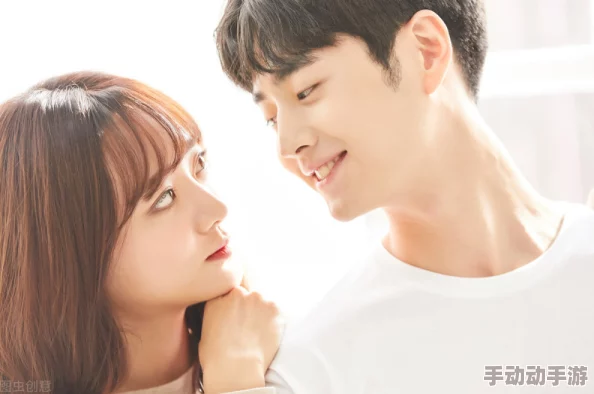 女做爰中文字幕：最新动态揭示女性在情感关系中的真实体验与心理变化，值得关注的现象分析