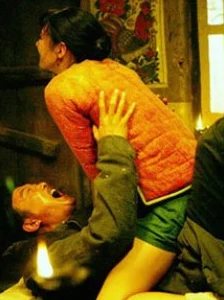 中国老太婆性毛茸茸：曝光她与年轻男子的不伦恋情，引发社会热议和争议