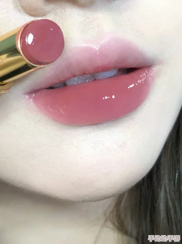 ysl圆管推荐蜜桃色,适合春夏季节的清新妆容,让你的唇色焕发迷人光彩,成为众人瞩目的焦点! ysl圆管推荐蜜桃色,适合春夏季节的清新妆容,让你的唇色焕发迷人光彩,成为众人瞩目的焦点!