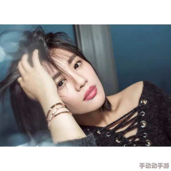 csgo暴躁少女棚户区:新动态曝光,游戏内外的激烈对抗引发玩家热议与关注! csgo暴躁少女棚户区:新动态曝光,游戏内外的激烈对抗引发玩家热议与关注!