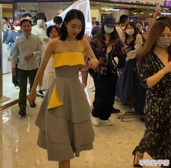 美女在线观看：最新动态引发热议，众多网友分享观看体验与互动评论，成为网络热门话题