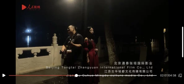 探索国产女性情感与欲望的真实故事：乱世中的爱与激情交织的生活片段