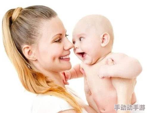 伸进内衣揉捏她的乳尖，这种行为真是让人感到不适，应该受到谴责