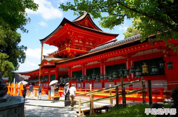 日本h彩色无遮挡琉璃神社传递积极能量与美好愿景让人们在这里感受到心灵的宁静与生活的希望