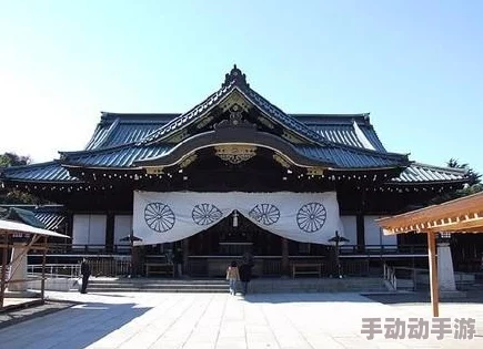 日本h彩色无遮挡琉璃神社传递积极能量与美好愿景让人们在这里感受到心灵的宁静与生活的希望