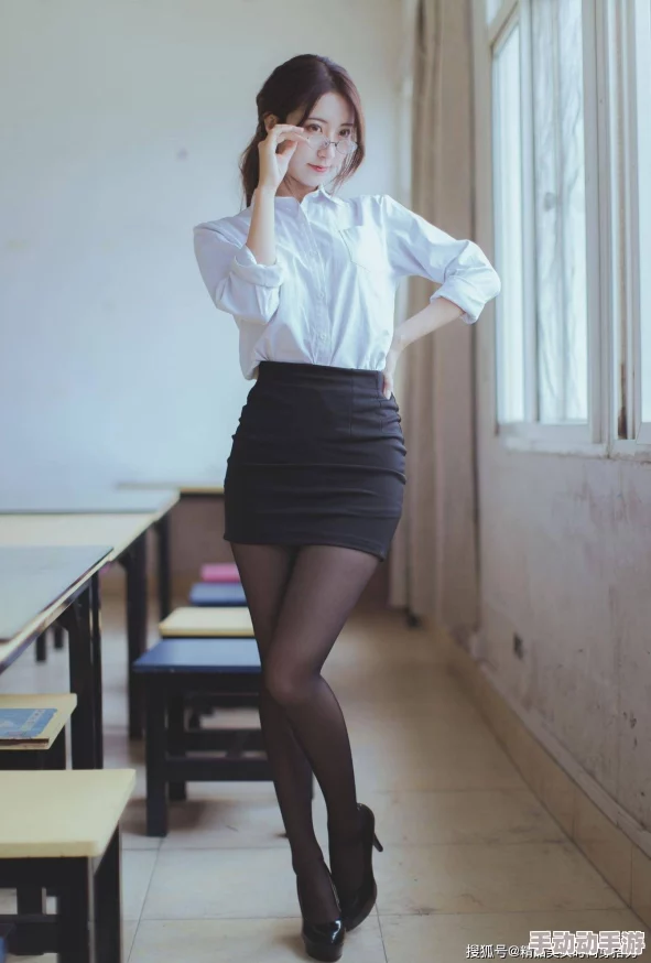 极品丝袜老师h系列第六章 这部作品情节紧凑,角色塑造鲜明,尤其是丝袜老师的形象令人难忘,非常值得一读! 极品丝袜老师h系列第六章 这部作品情节紧凑,角色塑造鲜明,尤其是丝袜老师的形象令人难忘,非常值得一读!