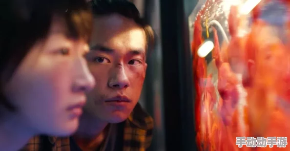 韩国伦理电影苹果引发热议观众对剧情和演员表现赞不绝口影片探讨了复杂的人际关系与情感纠葛