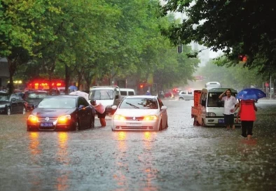 啊啊啊啊啊啊好多水突然下起了瓢泼大雨街道瞬间变成河流