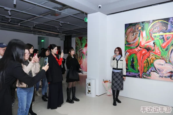 争艳女王在上海举办个人画展作品受到广泛好评