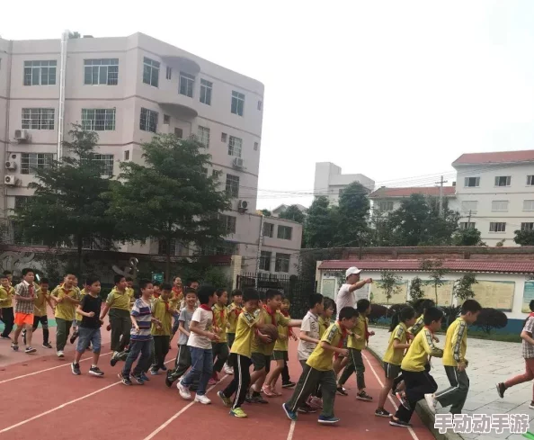 《反恐精英》游戏机制深度解析探究蹲下操作的具体按键设置